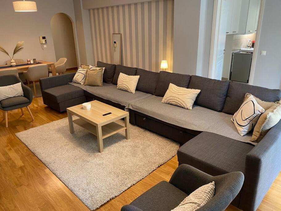 Classy 3Br With 2 Bathrooms Apartment In Marousi Афины Экстерьер фото