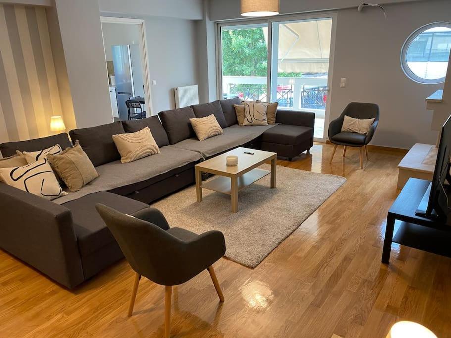 Classy 3Br With 2 Bathrooms Apartment In Marousi Афины Экстерьер фото