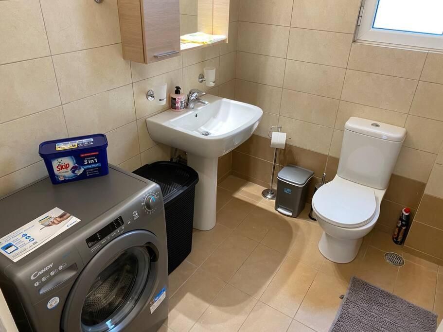 Classy 3Br With 2 Bathrooms Apartment In Marousi Афины Экстерьер фото