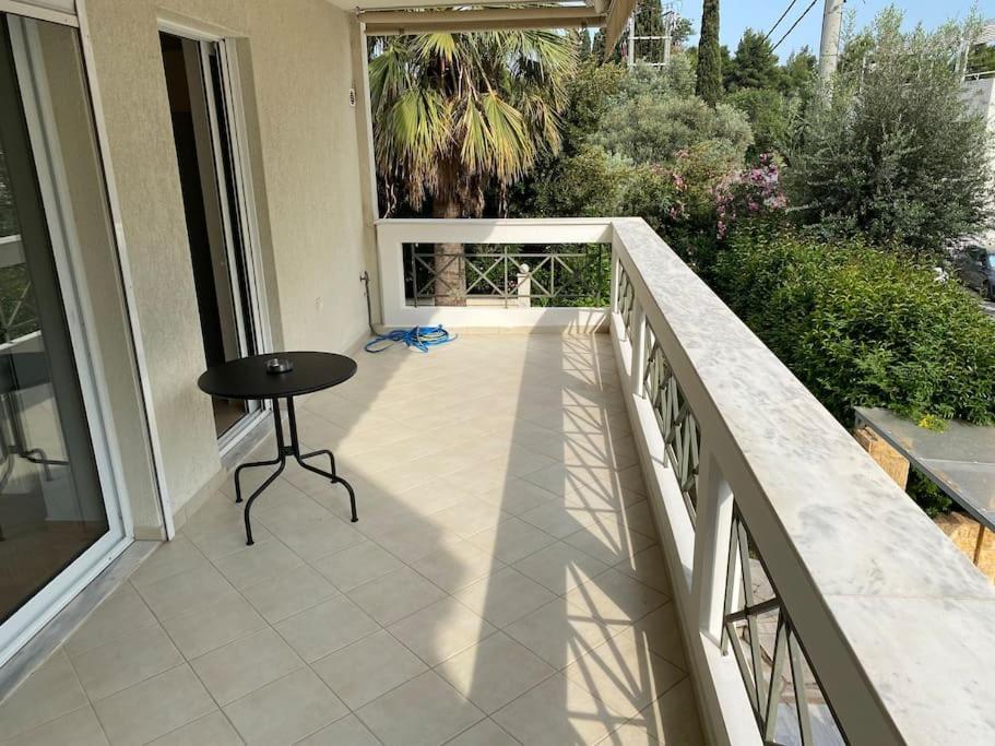 Classy 3Br With 2 Bathrooms Apartment In Marousi Афины Экстерьер фото