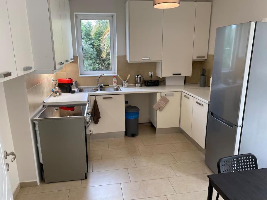 Classy 3Br With 2 Bathrooms Apartment In Marousi Афины Экстерьер фото