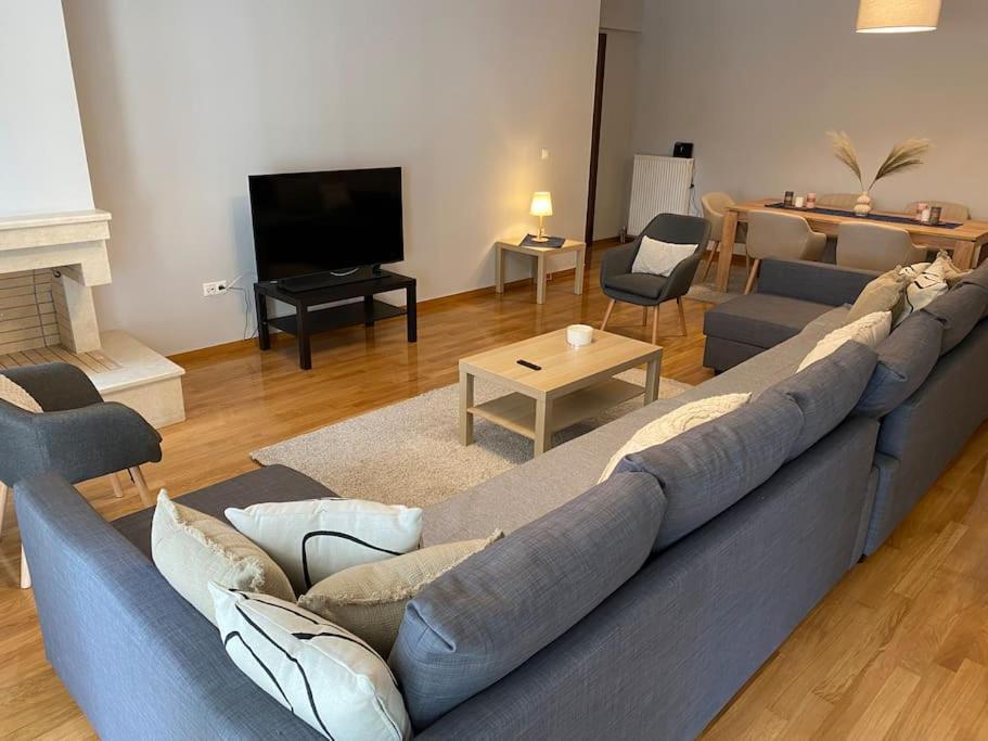 Classy 3Br With 2 Bathrooms Apartment In Marousi Афины Экстерьер фото
