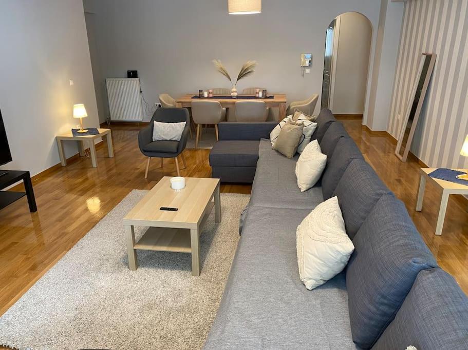 Classy 3Br With 2 Bathrooms Apartment In Marousi Афины Экстерьер фото